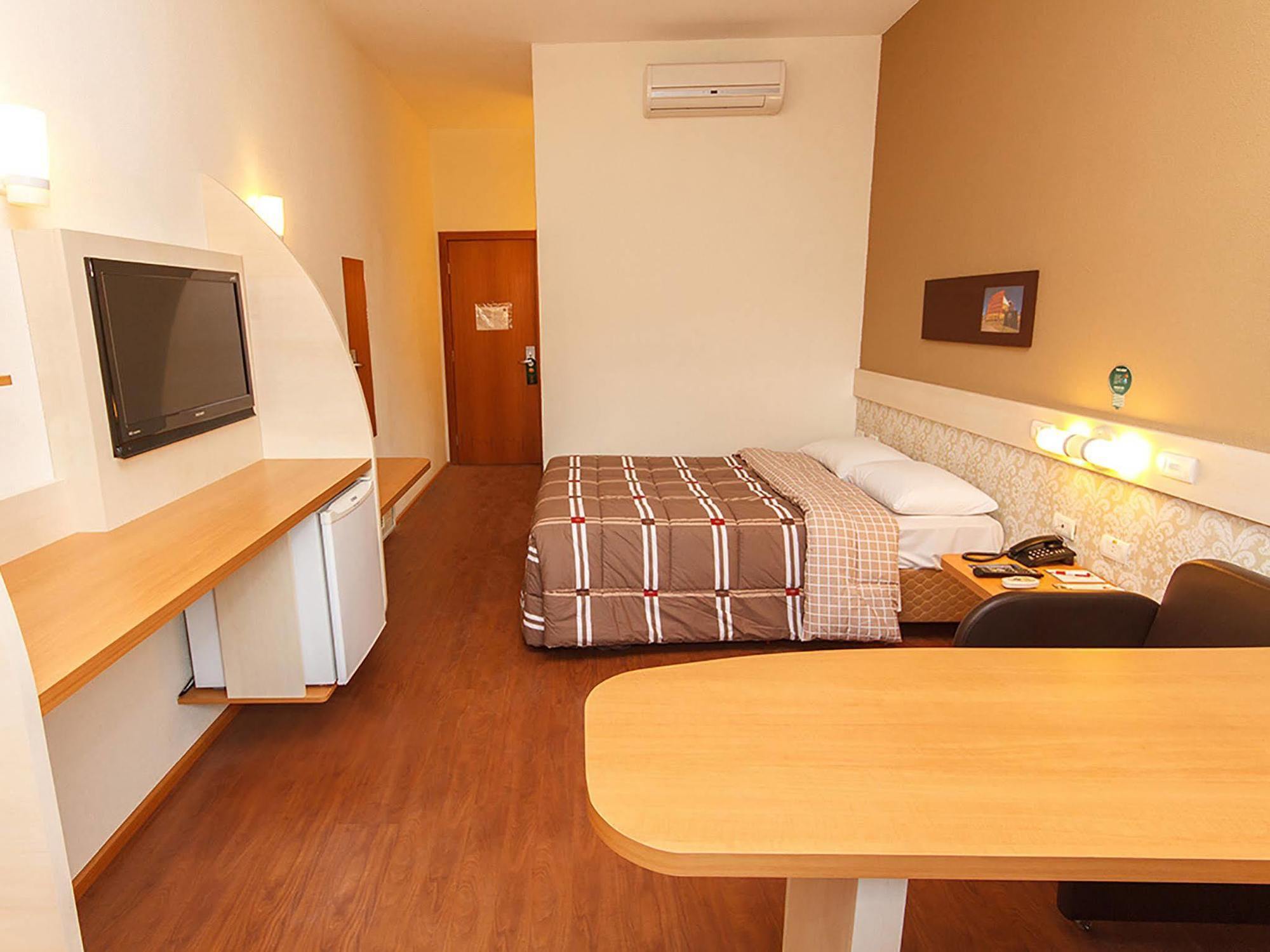 Hotel 10 Itajai/Navegantes Екстериор снимка