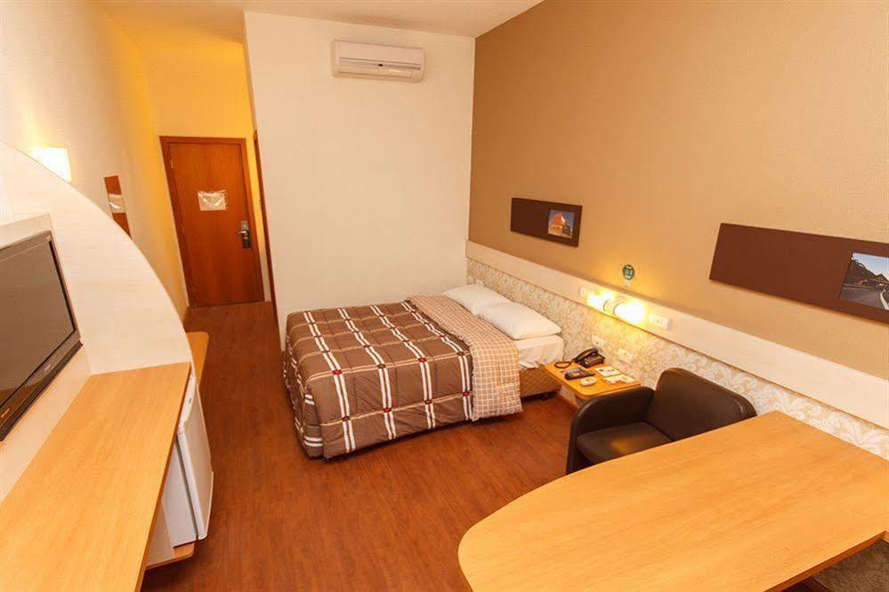 Hotel 10 Itajai/Navegantes Екстериор снимка